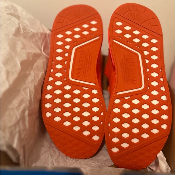 ‼️Price Drop‼️ 🥇 offer being accepted Adidas NMD_R1 Shoes - Picture 4 of 9